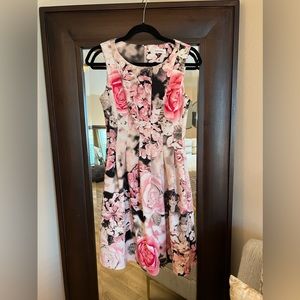 Floral sleeveless dress with pockets